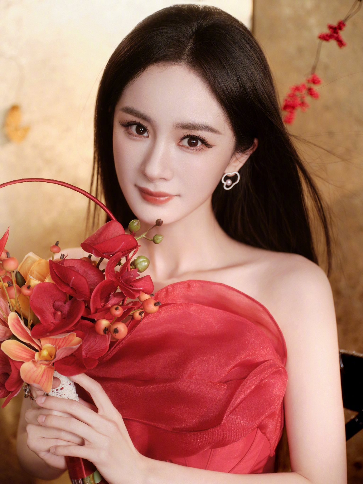 Đào mai nở rộ cũng thua mỹ nhân đẹp nhất 29 Tết: Visual nữ thần mùa xuân, càng ngắm càng vui phơi phới- Ảnh 5. Đào mai nở rộ cũng thua mỹ nhân đẹp nhất 29 Tết: Visual nữ thần mùa xuân, càng ngắm càng vui phơi phới- Ảnh 5.