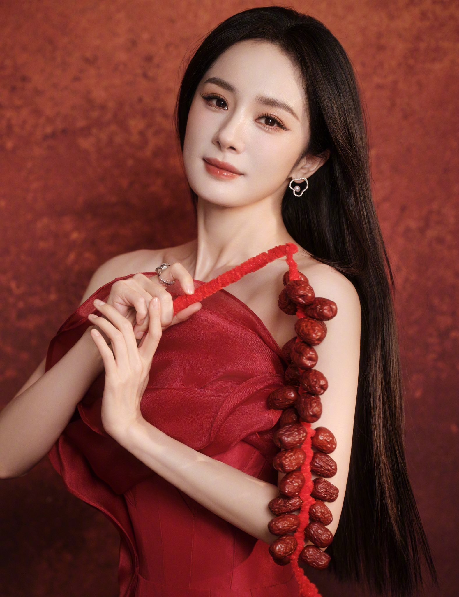 Đào mai nở rộ cũng thua mỹ nhân đẹp nhất 29 Tết: Visual nữ thần mùa xuân, càng ngắm càng vui phơi phới- Ảnh 6. Đào mai nở rộ cũng thua mỹ nhân đẹp nhất 29 Tết: Visual nữ thần mùa xuân, càng ngắm càng vui phơi phới- Ảnh 6.