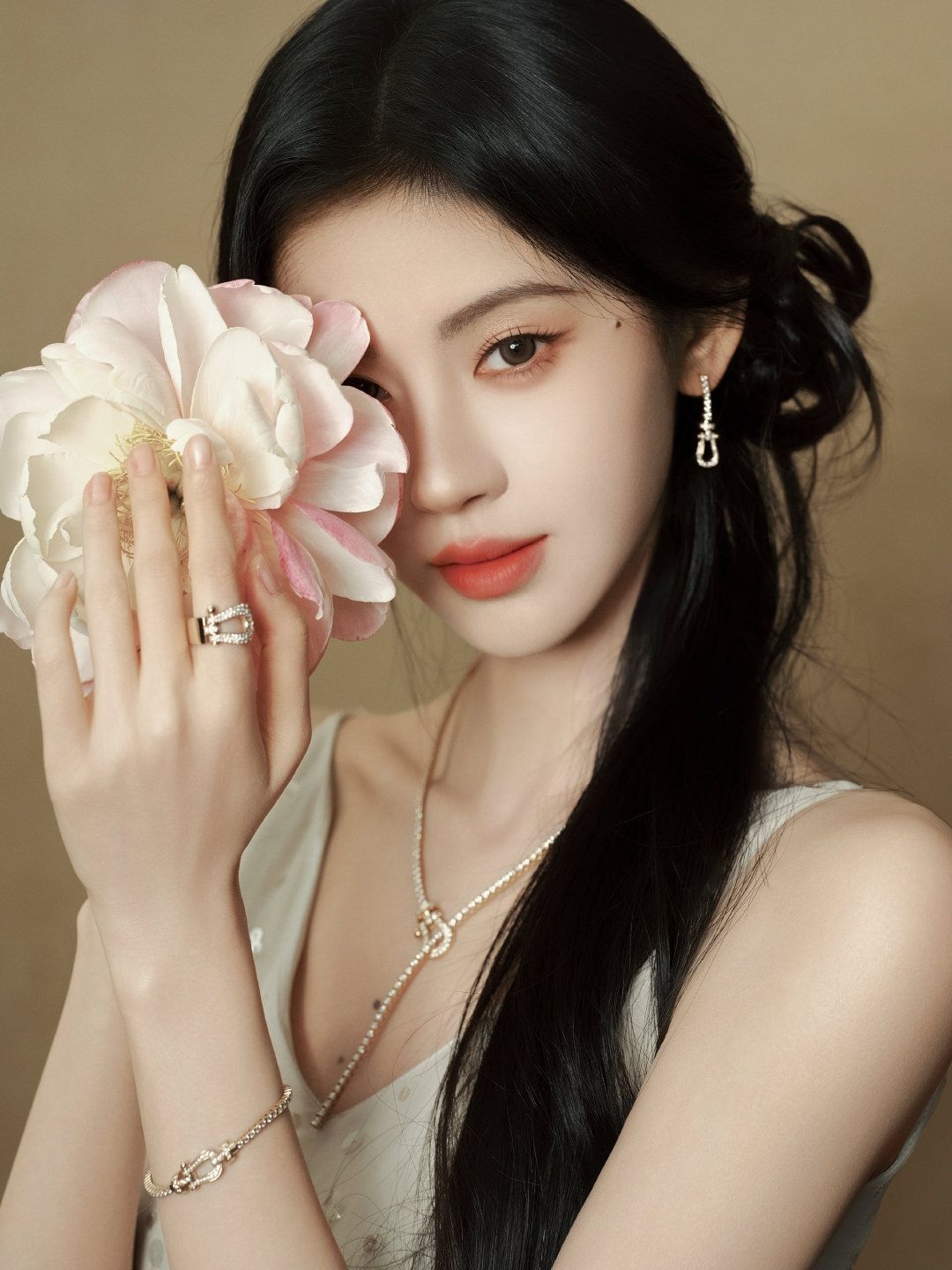 Khen mỹ nhân này đẹp nhất Tết 2026 có quá không trời: Visual nét căng đã con mắt, ngắm xong may mắn cả năm- Ảnh 5. Khen mỹ nhân này đẹp nhất Tết 2026 có quá không trời: Visual nét căng đã con mắt, ngắm xong may mắn cả năm- Ảnh 5.