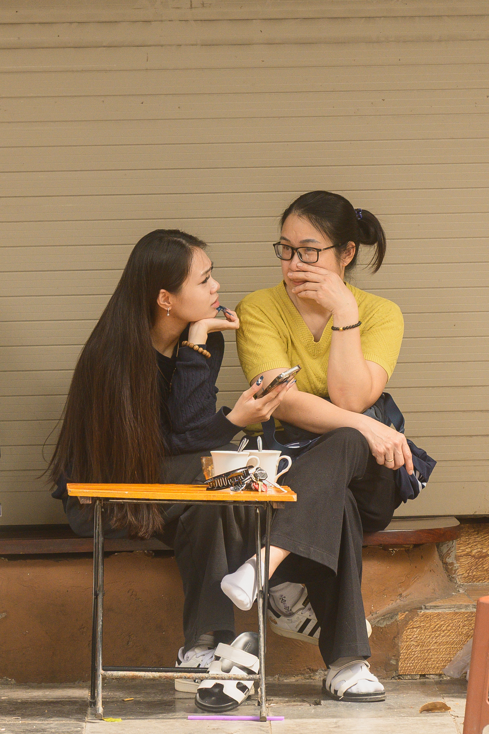 H&agrave; Nội chiều 29 Tết nhẹ t&ecirc;nh, d&acirc;n t&igrave;nh tranh thủ đi c&agrave; ph&ecirc; trong khung cảnh hiếm thấy- Ảnh 9.