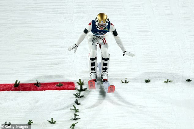 Drama Olympic: VĐV bị truất quyền thi đấu v&igrave;... đi gi&agrave;y rộng hơn 4 milimet- Ảnh 2.