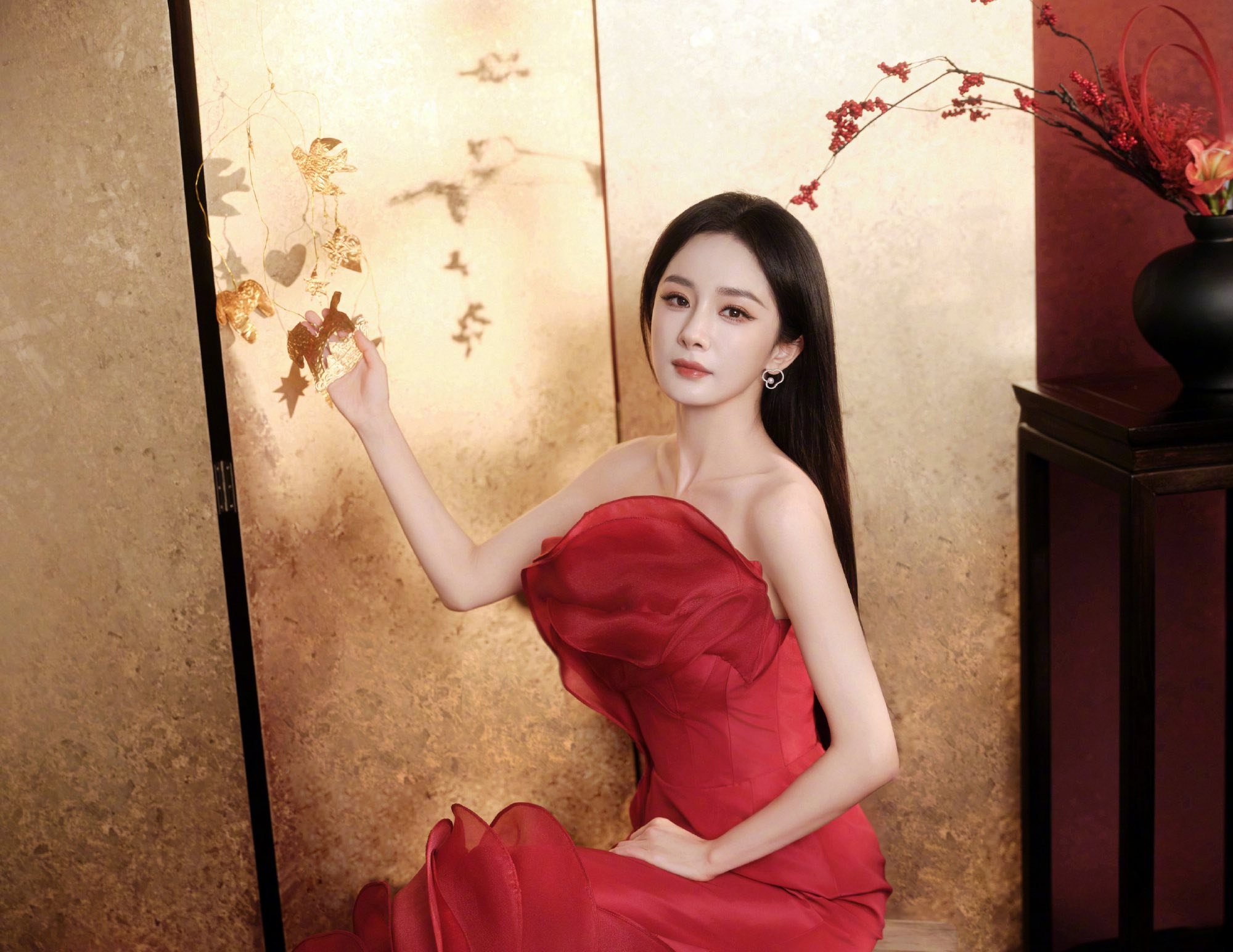 Đào mai nở rộ cũng thua mỹ nhân đẹp nhất 29 Tết: Visual nữ thần mùa xuân, càng ngắm càng vui phơi phới- Ảnh 13. Đào mai nở rộ cũng thua mỹ nhân đẹp nhất 29 Tết: Visual nữ thần mùa xuân, càng ngắm càng vui phơi phới- Ảnh 13.