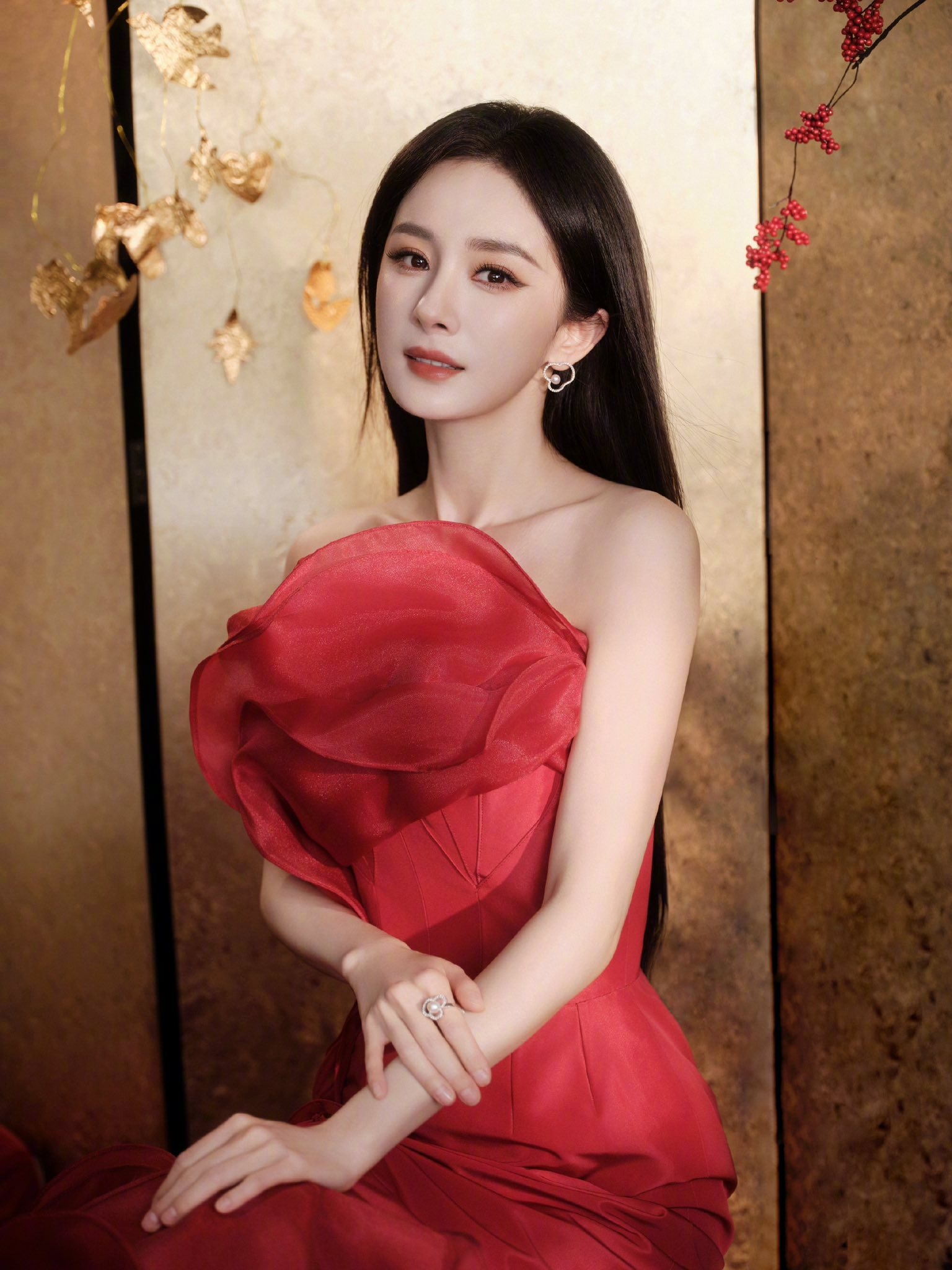 Đào mai nở rộ cũng thua mỹ nhân đẹp nhất 29 Tết: Visual nữ thần mùa xuân, càng ngắm càng vui phơi phới- Ảnh 14. Đào mai nở rộ cũng thua mỹ nhân đẹp nhất 29 Tết: Visual nữ thần mùa xuân, càng ngắm càng vui phơi phới- Ảnh 14.