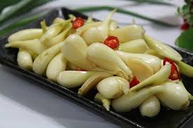 Tết vẫn vui, m&acirc;m cỗ vẫn đủ vị: V&igrave; sao dưa h&agrave;nh - m&oacute;n bị đồn &ldquo;dễ g&acirc;y ung thư&rdquo; - thực ra kh&ocirc;ng đ&aacute;ng sợ như nhiều người nghĩ?- Ảnh 2.