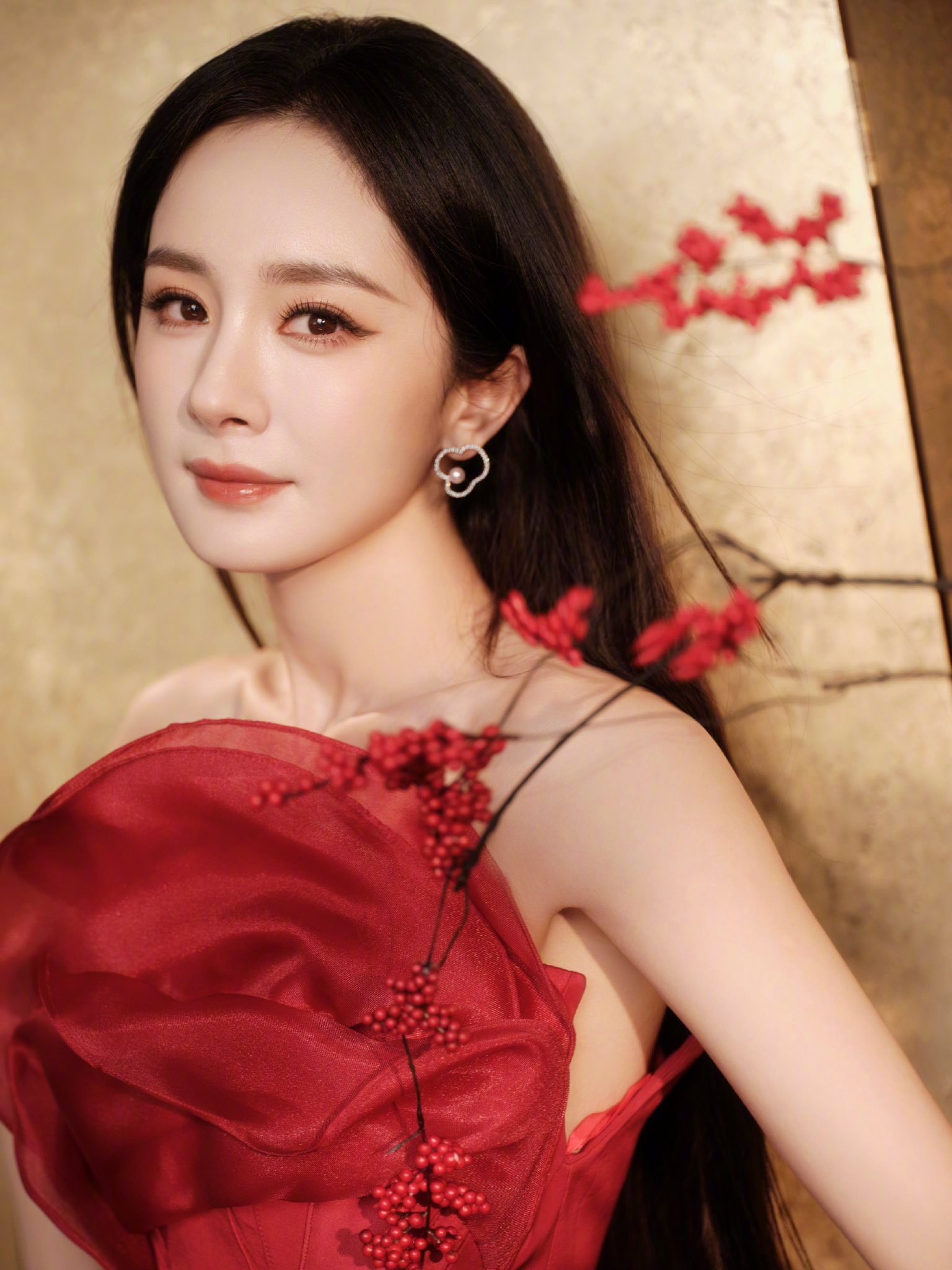 Đào mai nở rộ cũng thua mỹ nhân đẹp nhất 29 Tết: Visual nữ thần mùa xuân, càng ngắm càng vui phơi phới- Ảnh 8. Đào mai nở rộ cũng thua mỹ nhân đẹp nhất 29 Tết: Visual nữ thần mùa xuân, càng ngắm càng vui phơi phới- Ảnh 8.