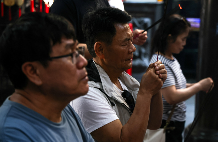 Đường phố khắp năm ch&acirc;u lung linh ch&agrave;o đ&oacute;n năm mới B&iacute;nh Ngọ- Ảnh 24.