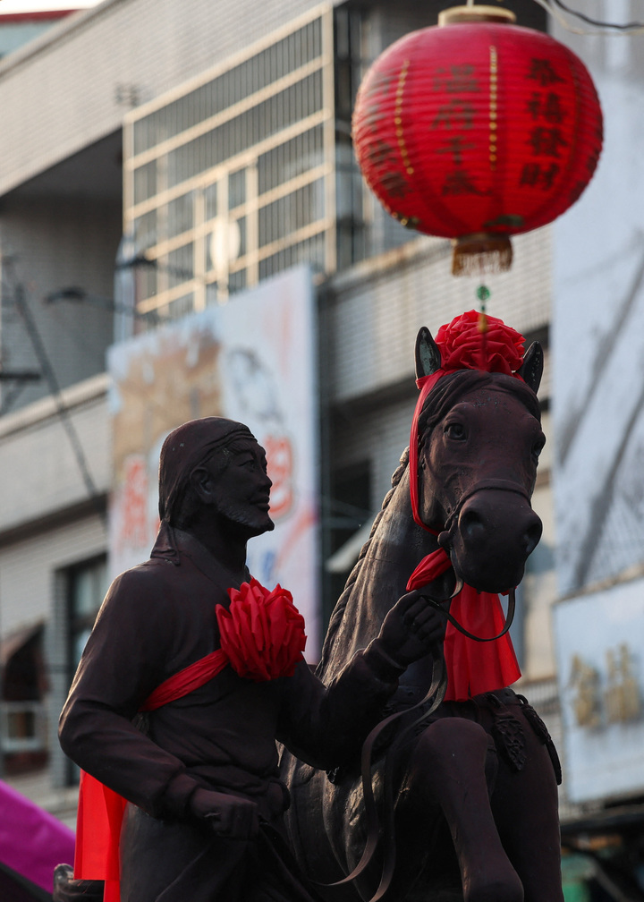 Đường phố khắp năm ch&acirc;u lung linh ch&agrave;o đ&oacute;n năm mới B&iacute;nh Ngọ- Ảnh 22.