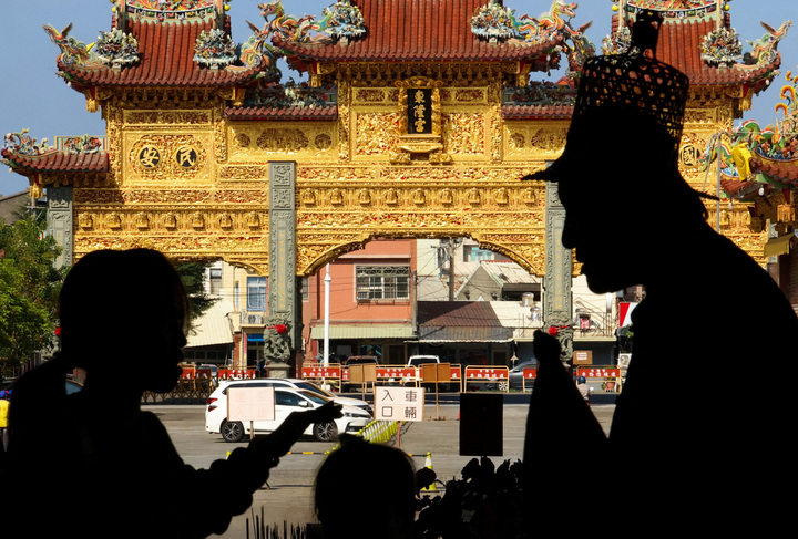 Đường phố khắp năm ch&acirc;u lung linh ch&agrave;o đ&oacute;n năm mới B&iacute;nh Ngọ- Ảnh 21.