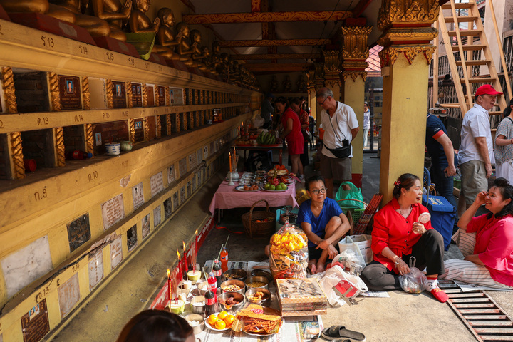 Đường phố khắp năm ch&acirc;u lung linh ch&agrave;o đ&oacute;n năm mới B&iacute;nh Ngọ- Ảnh 15.