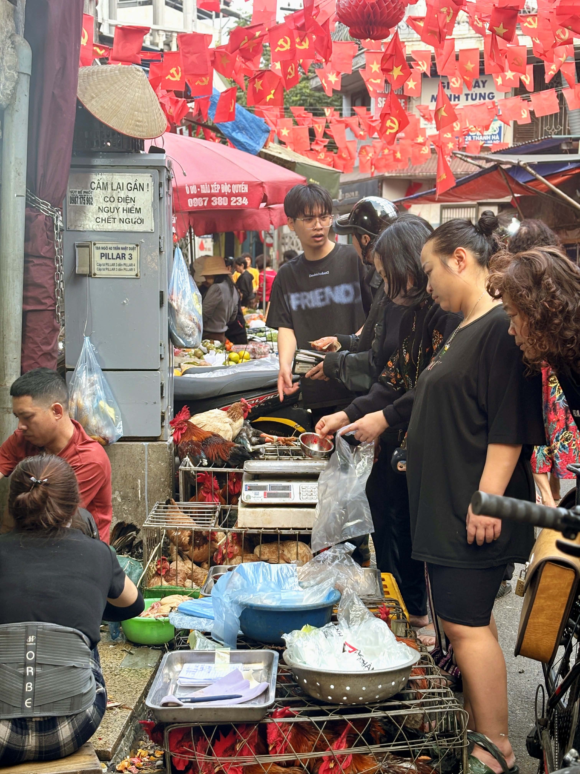 29 Tết: Không phải Hàng Bè, đây mới là nên cần đến nếu muốn tìm kiếm những nét truyền thống của Tết xưa- Ảnh 11. 29 Tết: Không phải Hàng Bè, đây mới là nên cần đến nếu muốn tìm kiếm những nét truyền thống của Tết xưa- Ảnh 11.
