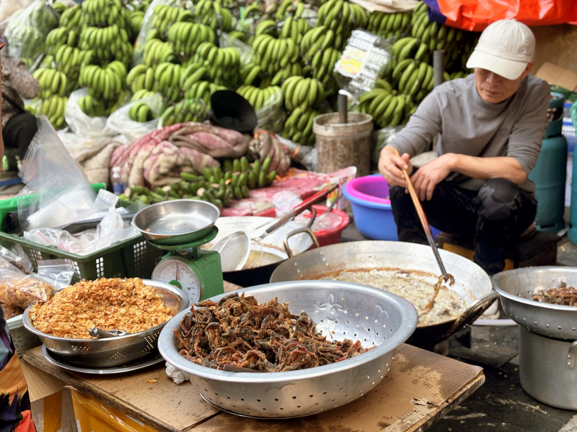 29 Tết: Không phải Hàng Bè, đây mới là nên cần đến nếu muốn tìm kiếm những nét truyền thống của Tết xưa- Ảnh 2. 29 Tết: Không phải Hàng Bè, đây mới là nên cần đến nếu muốn tìm kiếm những nét truyền thống của Tết xưa- Ảnh 2.