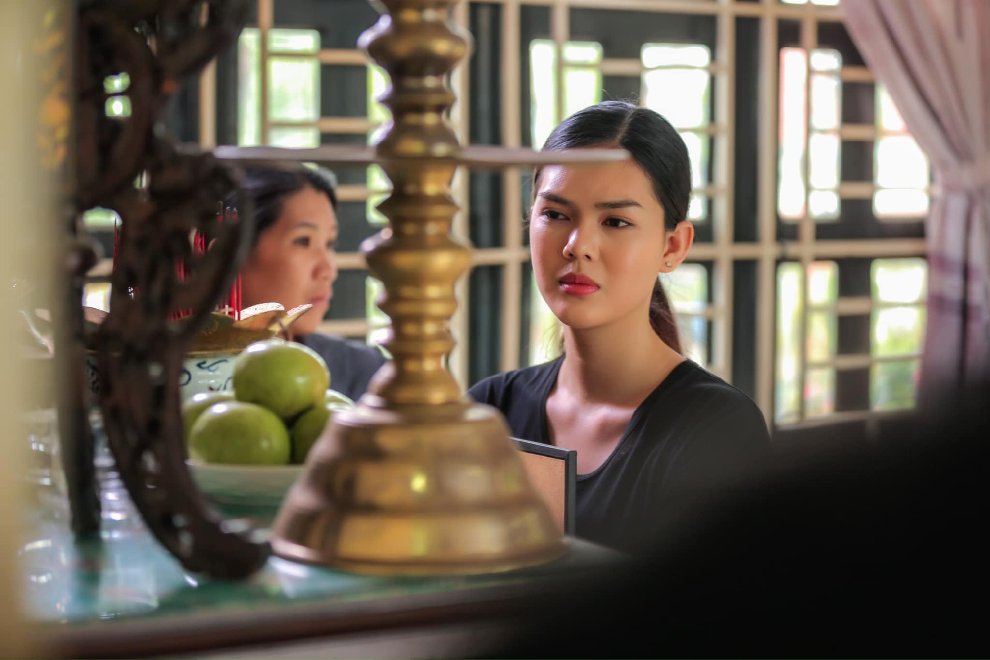 Diễn viên Ngọc Trinh nghẹn lòng đưa tiễn bố về nơi an nghỉ cuối cùng- Ảnh 3. Diễn viên Ngọc Trinh nghẹn lòng đưa tiễn bố về nơi an nghỉ cuối cùng- Ảnh 3.