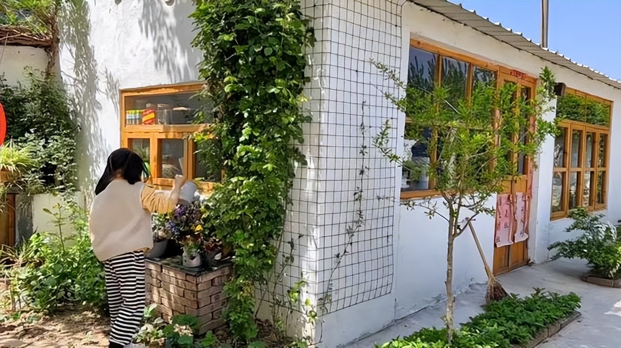 Kh&ocirc;ng mua nh&agrave; th&agrave;nh phố, cặp vợ chồng 33 tuổi biến s&acirc;n qu&ecirc; th&agrave;nh "ph&ograve;ng tắm nắng" v&agrave; chọn một kiểu tự do t&agrave;i ch&iacute;nh khiến d&acirc;n mạng tranh luận- Ảnh 6.