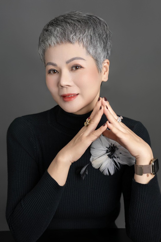 54 tuổi quyết định dừng nhuộm t&oacute;c, chị Hương nhận ra một điều phụ nữ trẻ chưa hiểu- Ảnh 8.