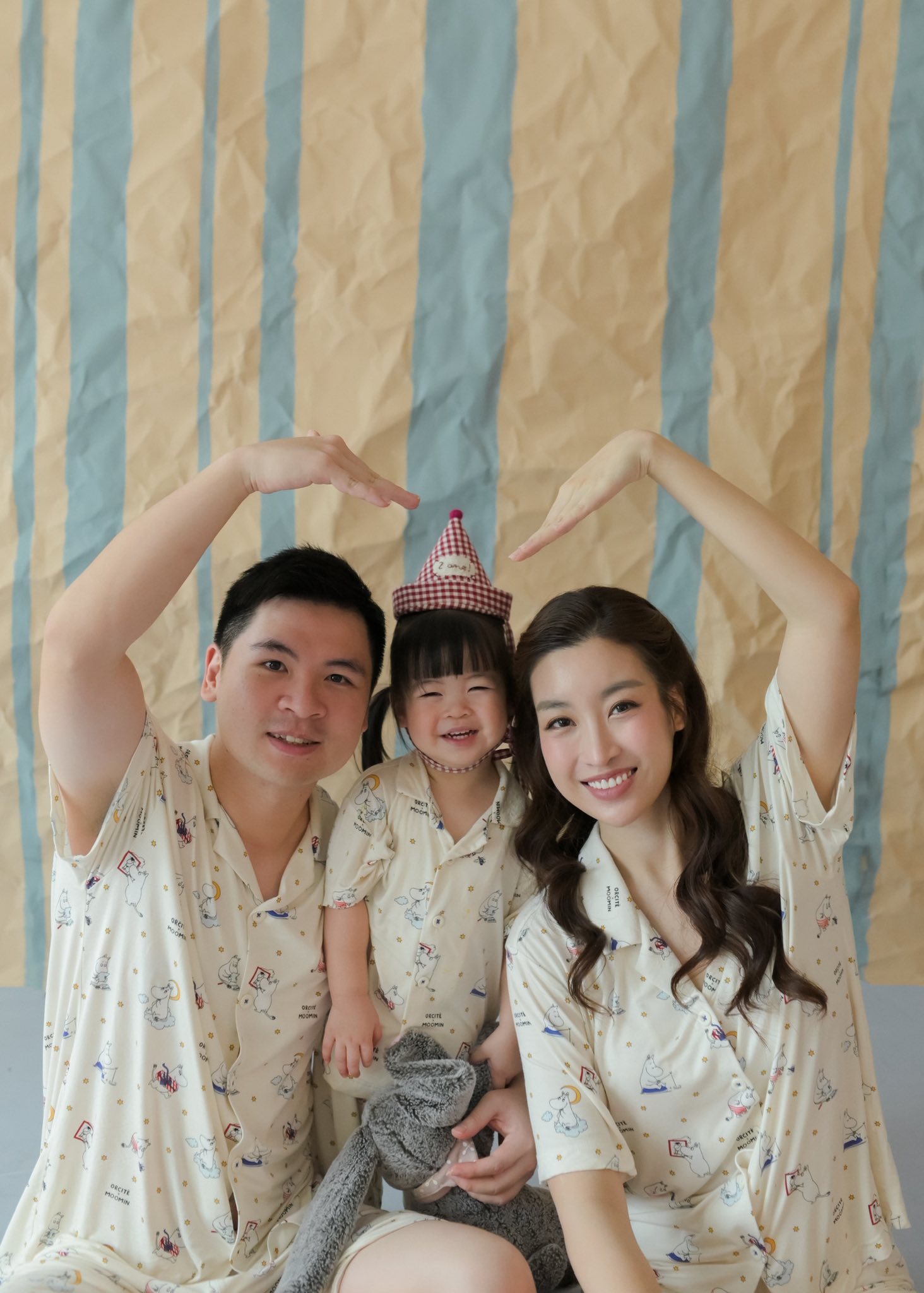 Đỗ Mỹ Linh khoe bộ ảnh Tết đẹp không lối thoát nhưng chồng chủ tịch CLB Hà Nội vội nhắc một điều- Ảnh 5. Đỗ Mỹ Linh khoe bộ ảnh Tết đẹp không lối thoát nhưng chồng chủ tịch CLB Hà Nội vội nhắc một điều- Ảnh 5.