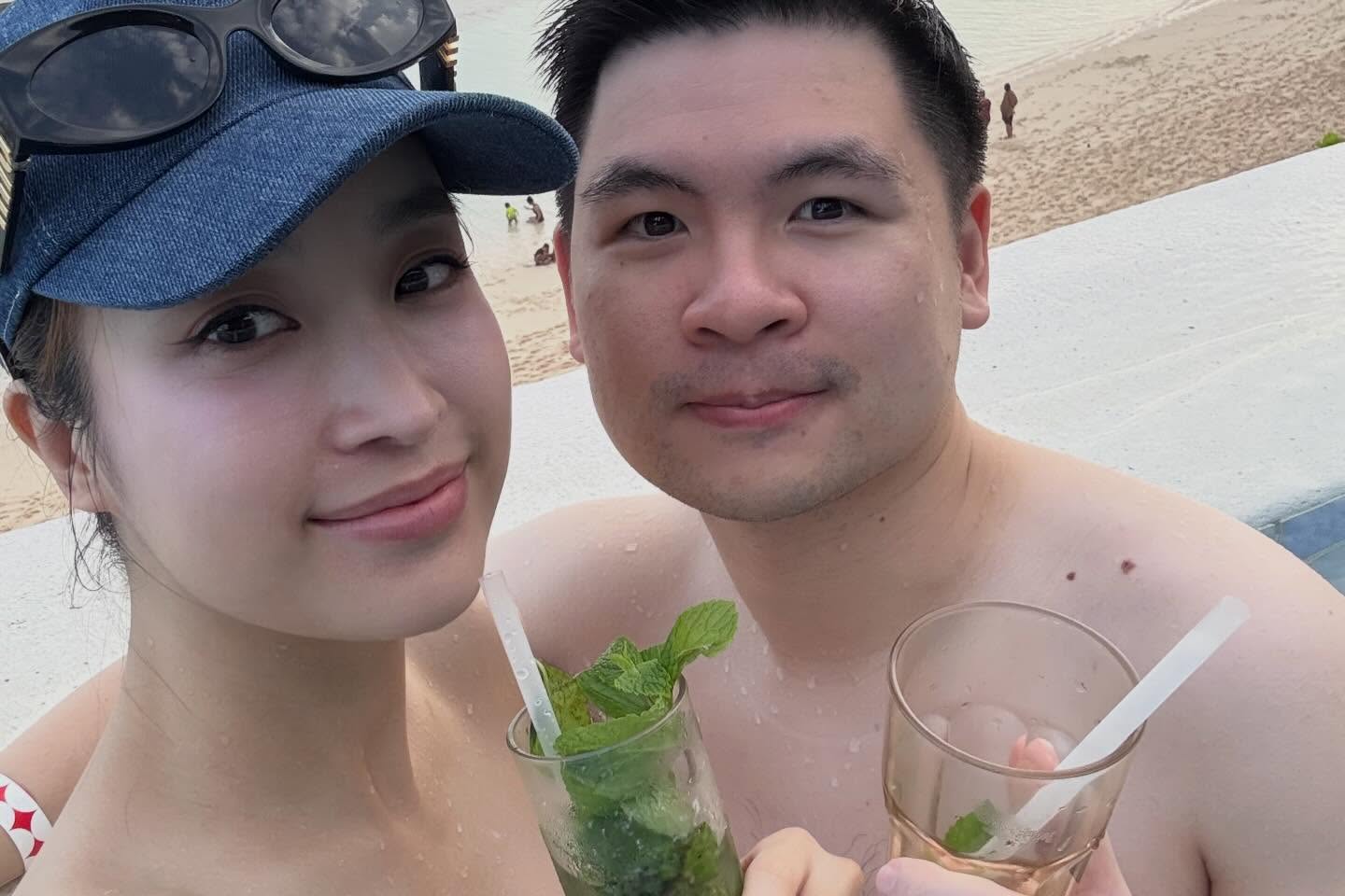 Chủ tịch Hà Nội FC tung ảnh đón năm mới, Đỗ Mỹ Linh mặt mộc cực xinh nhưng phàn nàn một "tật xấu" của chồng- Ảnh 1. Chủ tịch Hà Nội FC tung ảnh đón năm mới, Đỗ Mỹ Linh mặt mộc cực xinh nhưng phàn nàn một "tật xấu" của chồng- Ảnh 1.