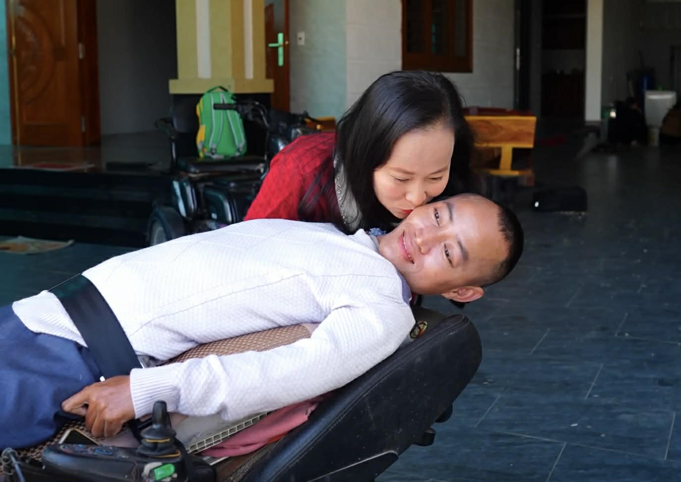 Người đ&agrave;n &ocirc;ng liệt to&agrave;n th&acirc;n vẫn nu&ocirc;i cả gia đ&igrave;nh ở Nghệ An, x&acirc;y nh&agrave; khang trang, lo cho 2 con đi du học- Ảnh 3.