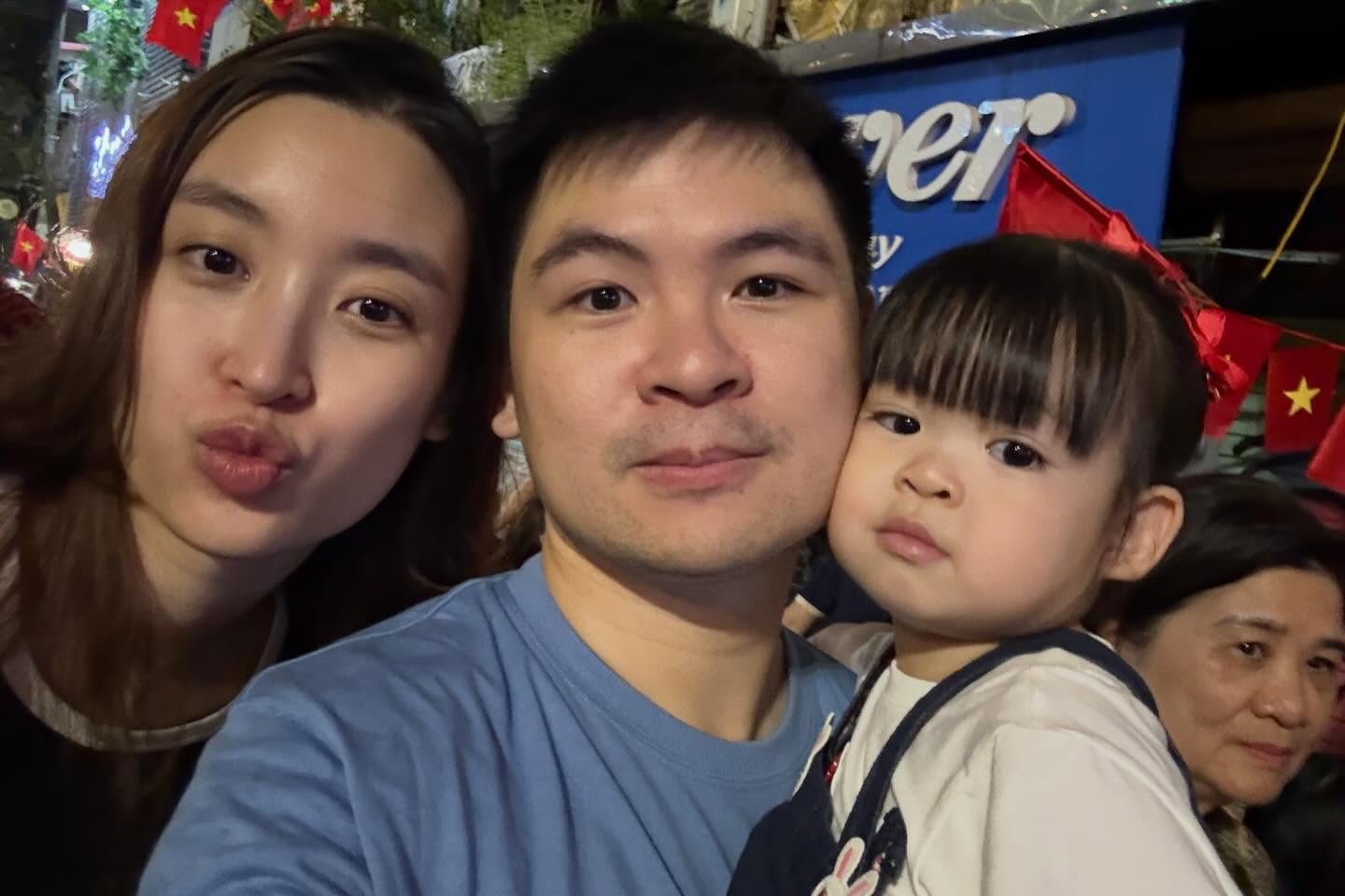 Chủ tịch Hà Nội FC tung ảnh đón năm mới, Đỗ Mỹ Linh mặt mộc cực xinh nhưng phàn nàn một "tật xấu" của chồng- Ảnh 2. Chủ tịch Hà Nội FC tung ảnh đón năm mới, Đỗ Mỹ Linh mặt mộc cực xinh nhưng phàn nàn một "tật xấu" của chồng- Ảnh 2.