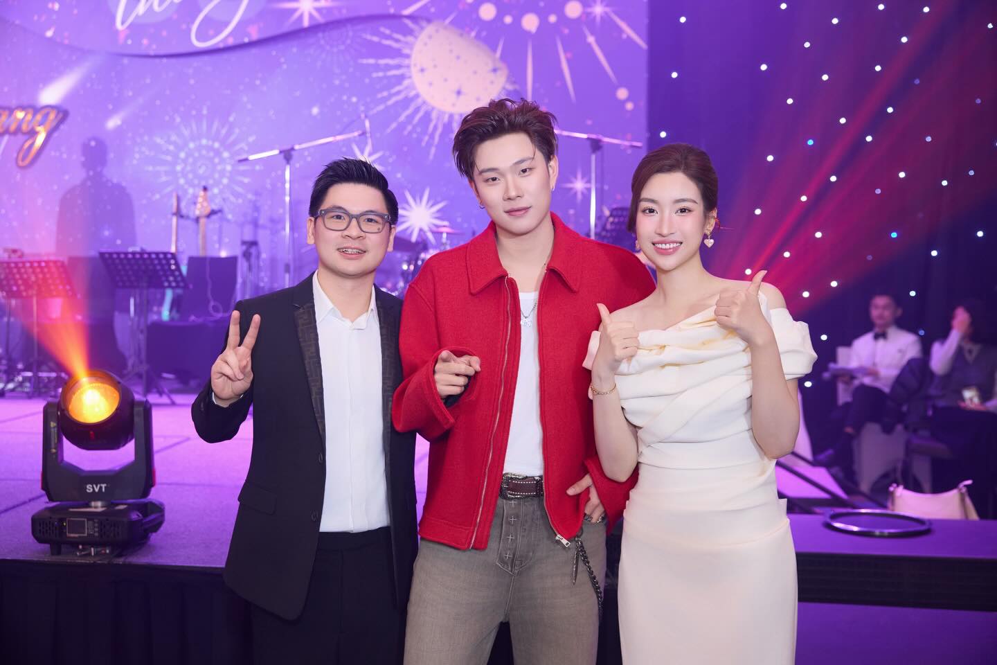 Chủ tịch Hà Nội FC tung ảnh đón năm mới, Đỗ Mỹ Linh mặt mộc cực xinh nhưng phàn nàn một "tật xấu" của chồng- Ảnh 3. Chủ tịch Hà Nội FC tung ảnh đón năm mới, Đỗ Mỹ Linh mặt mộc cực xinh nhưng phàn nàn một "tật xấu" của chồng- Ảnh 3.