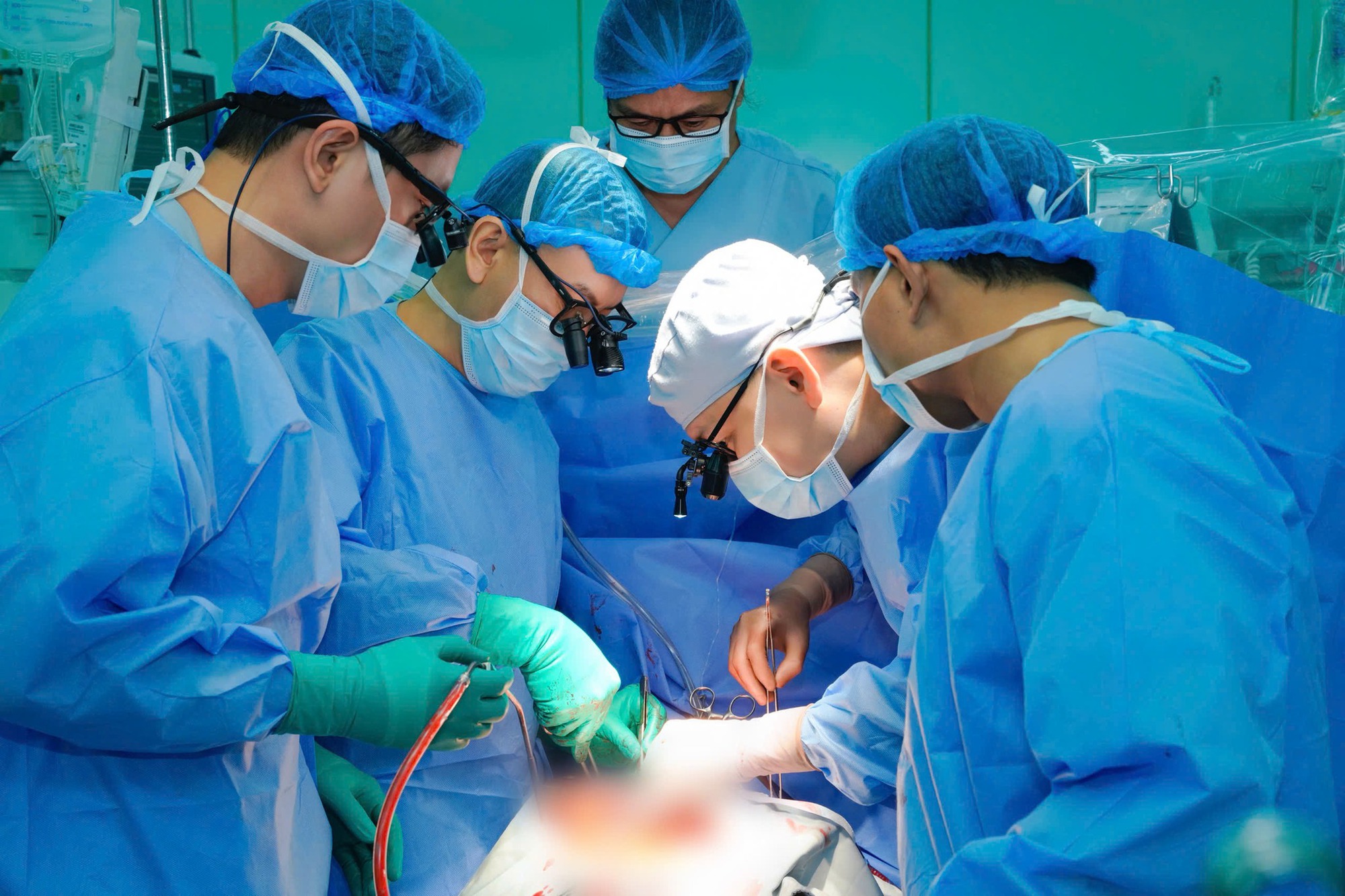 Bệnh viện Đại học Y dược TPHCM thực hiện th&agrave;nh c&ocirc;ng 4 ca gh&eacute;p tạng trong đ&ecirc;m gi&aacute;p Tết- Ảnh 2.