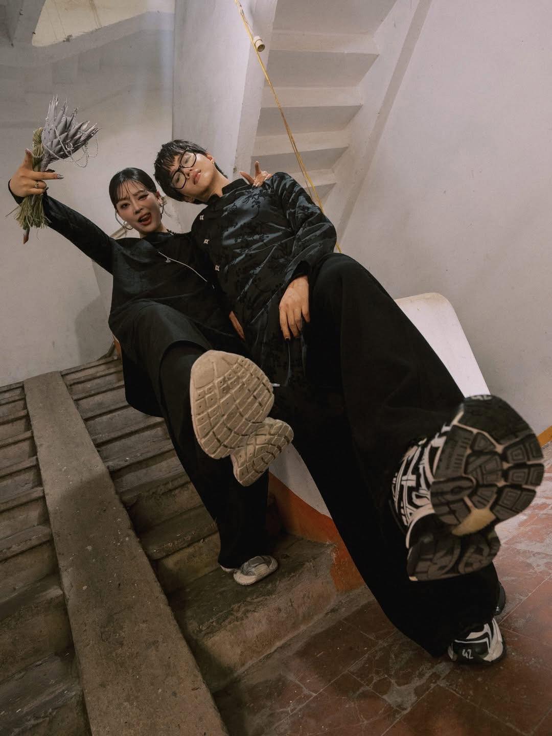 Rapper Vbiz tung trọn bộ ảnh đ&aacute;m hỏi độc lạ b&ecirc;n bạn g&aacute;i quản l&yacute;- Ảnh 7.