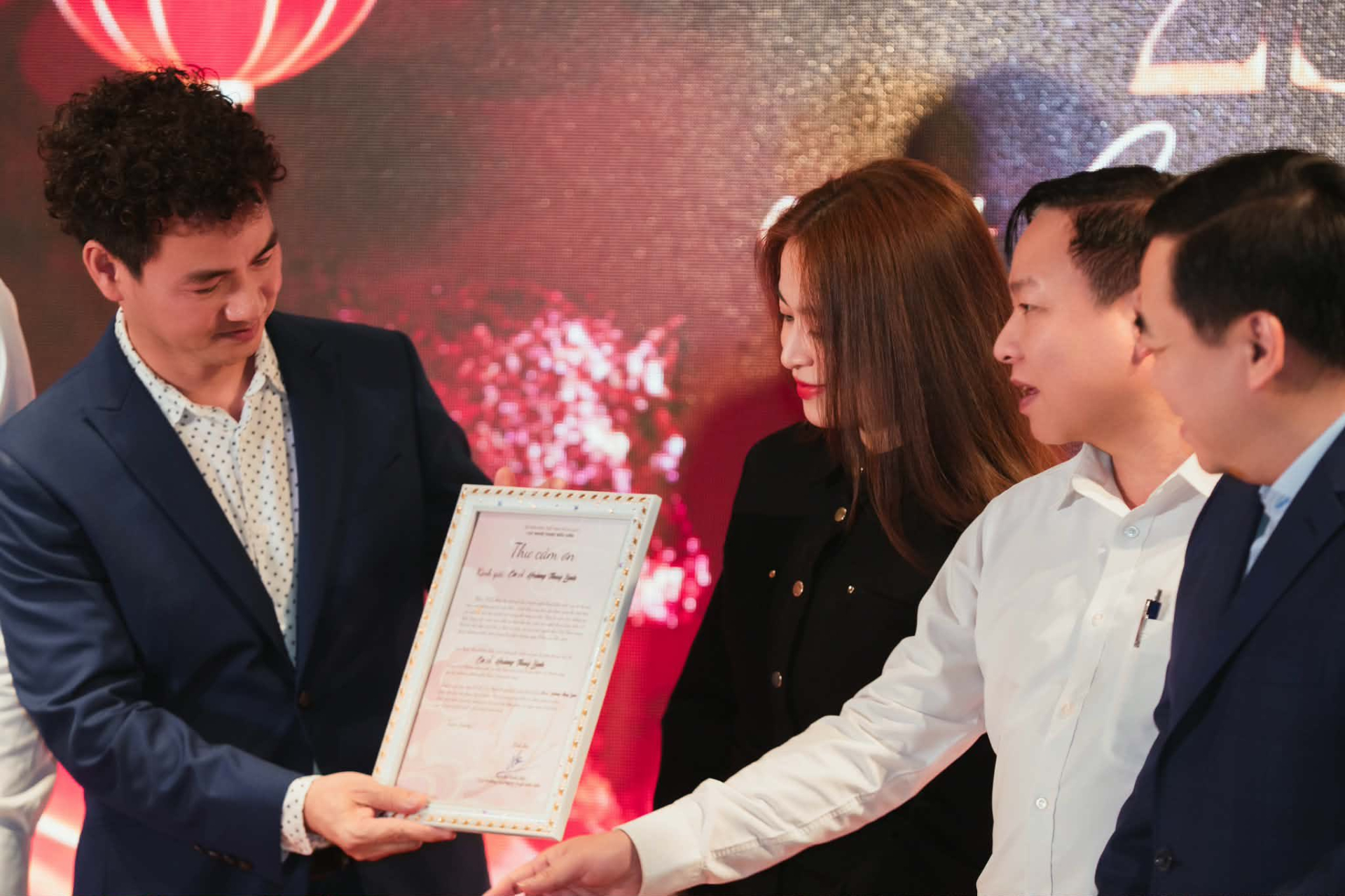 Nữ ca sĩ được Cục Nghệ thuật Biểu diễn cảm ơn: Ra 2 album định h&igrave;nh nhạc Việt, tham gia loạt sự kiện cấp quốc gia- Ảnh 1.