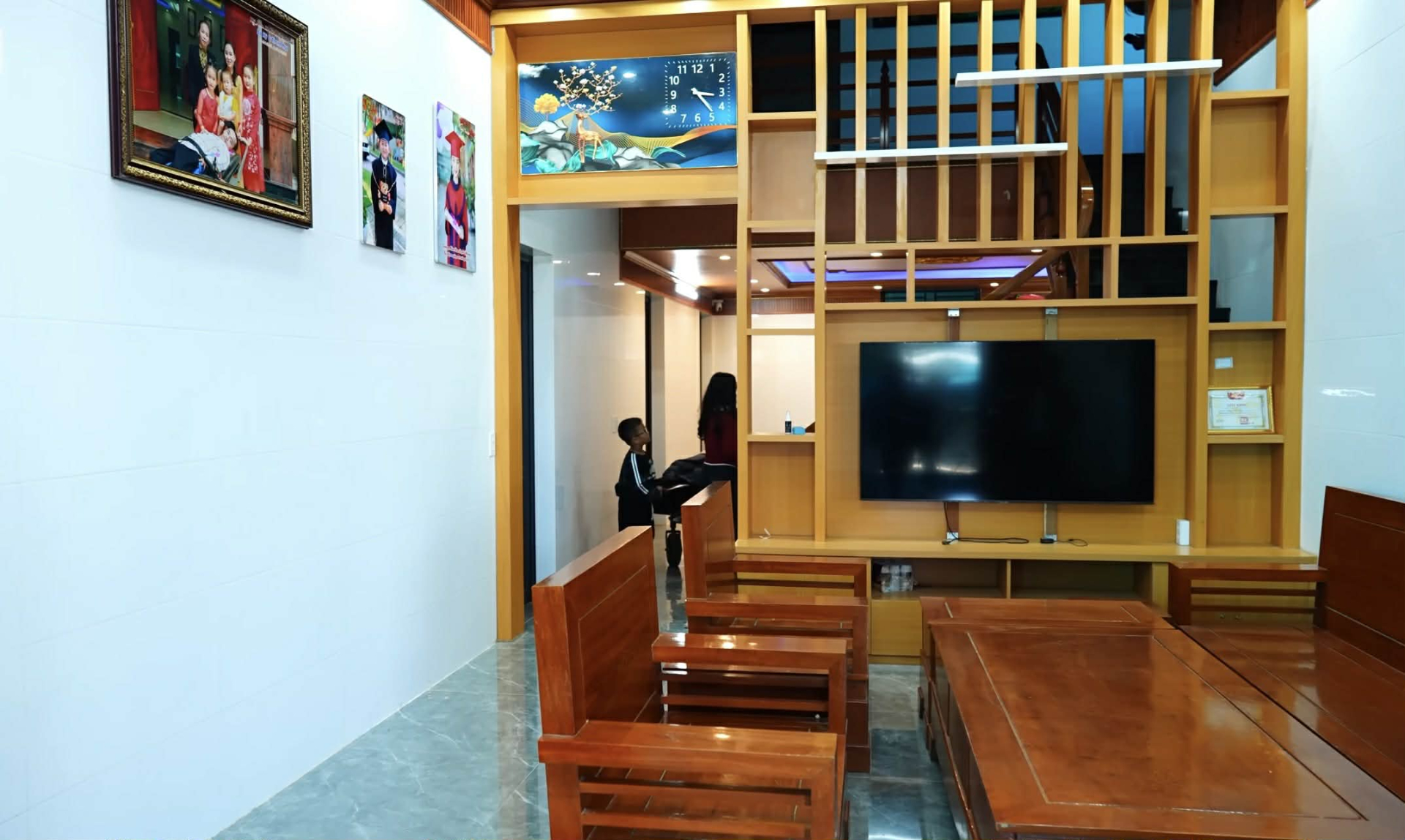 Người đ&agrave;n &ocirc;ng liệt to&agrave;n th&acirc;n vẫn nu&ocirc;i cả gia đ&igrave;nh ở Nghệ An, x&acirc;y nh&agrave; khang trang, lo cho 2 con đi du học- Ảnh 5.