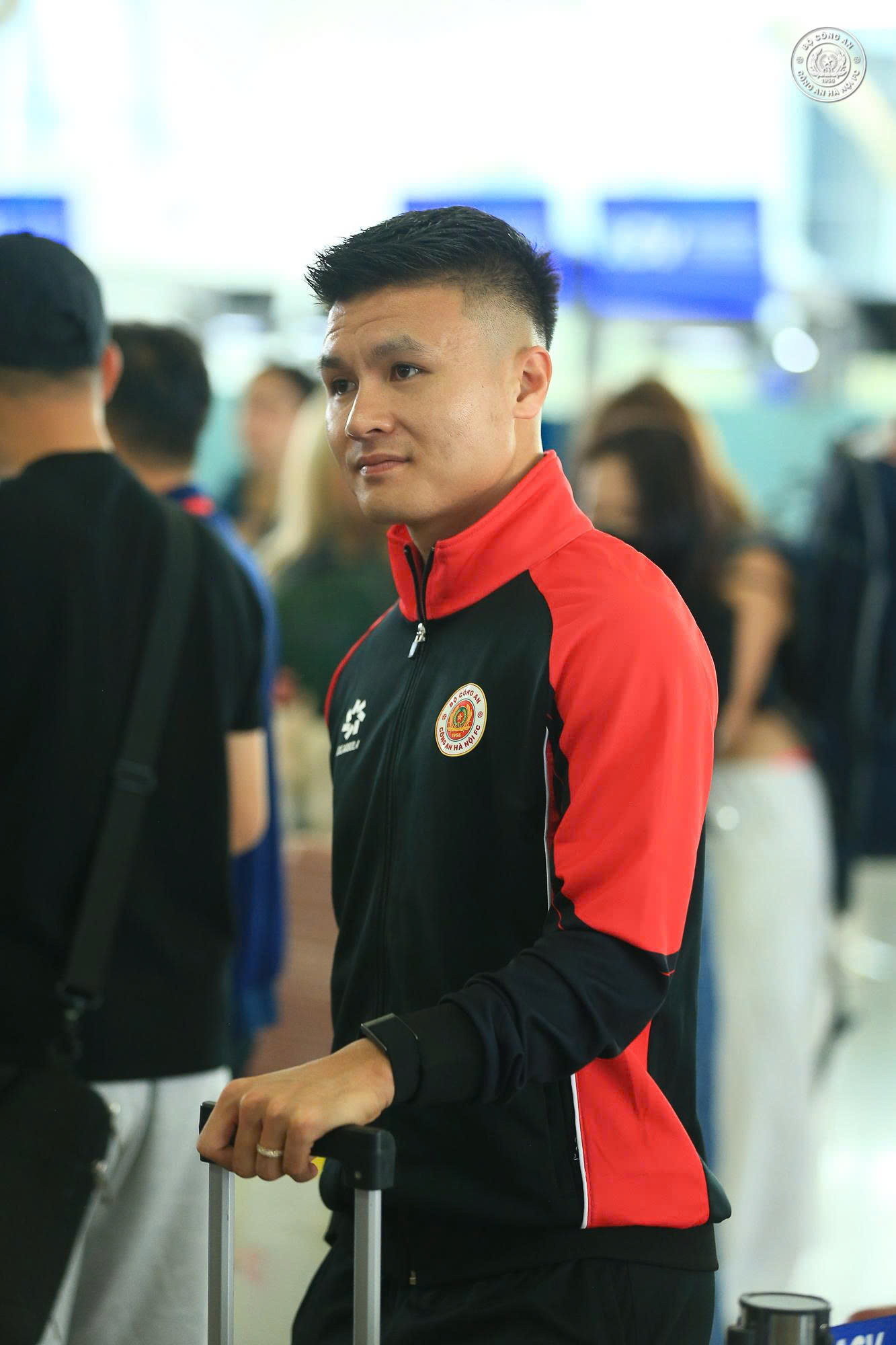 Đ&igrave;nh Bắc, Quang Hải bảnh bao l&ecirc;n đường đi thi đấu, năm nay đ&oacute;n Tết ở nước ngo&agrave;i- Ảnh 2.