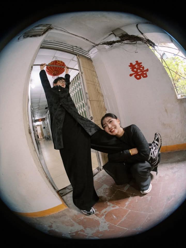 Rapper Vbiz tung trọn bộ ảnh đ&aacute;m hỏi độc lạ b&ecirc;n bạn g&aacute;i quản l&yacute;- Ảnh 5.