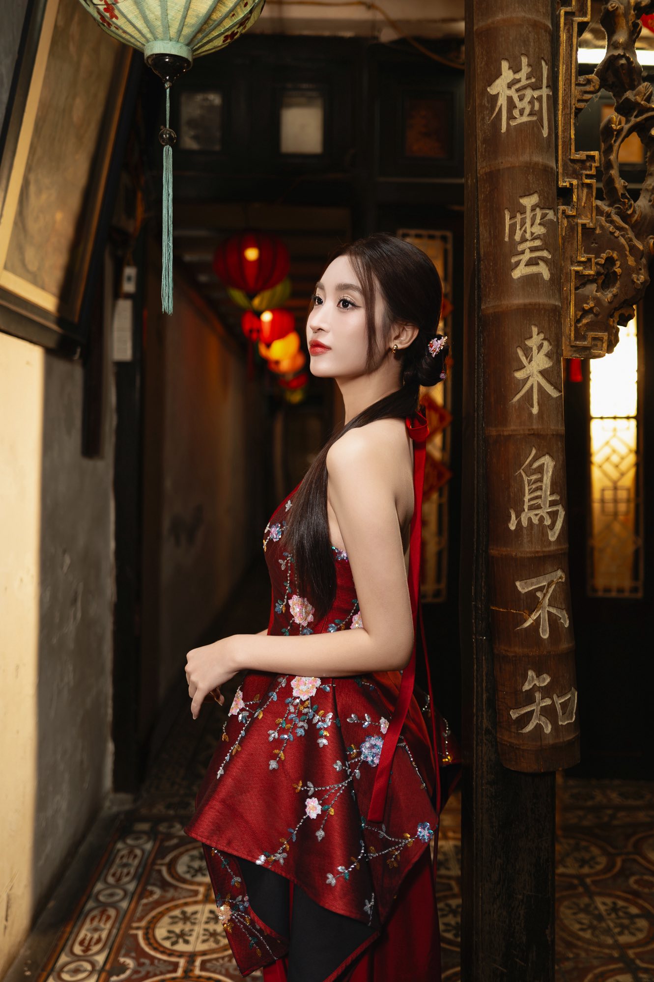 Đỗ Mỹ Linh khoe bộ ảnh Tết đẹp không lối thoát nhưng chồng chủ tịch CLB Hà Nội vội nhắc một điều- Ảnh 2. Đỗ Mỹ Linh khoe bộ ảnh Tết đẹp không lối thoát nhưng chồng chủ tịch CLB Hà Nội vội nhắc một điều- Ảnh 2.