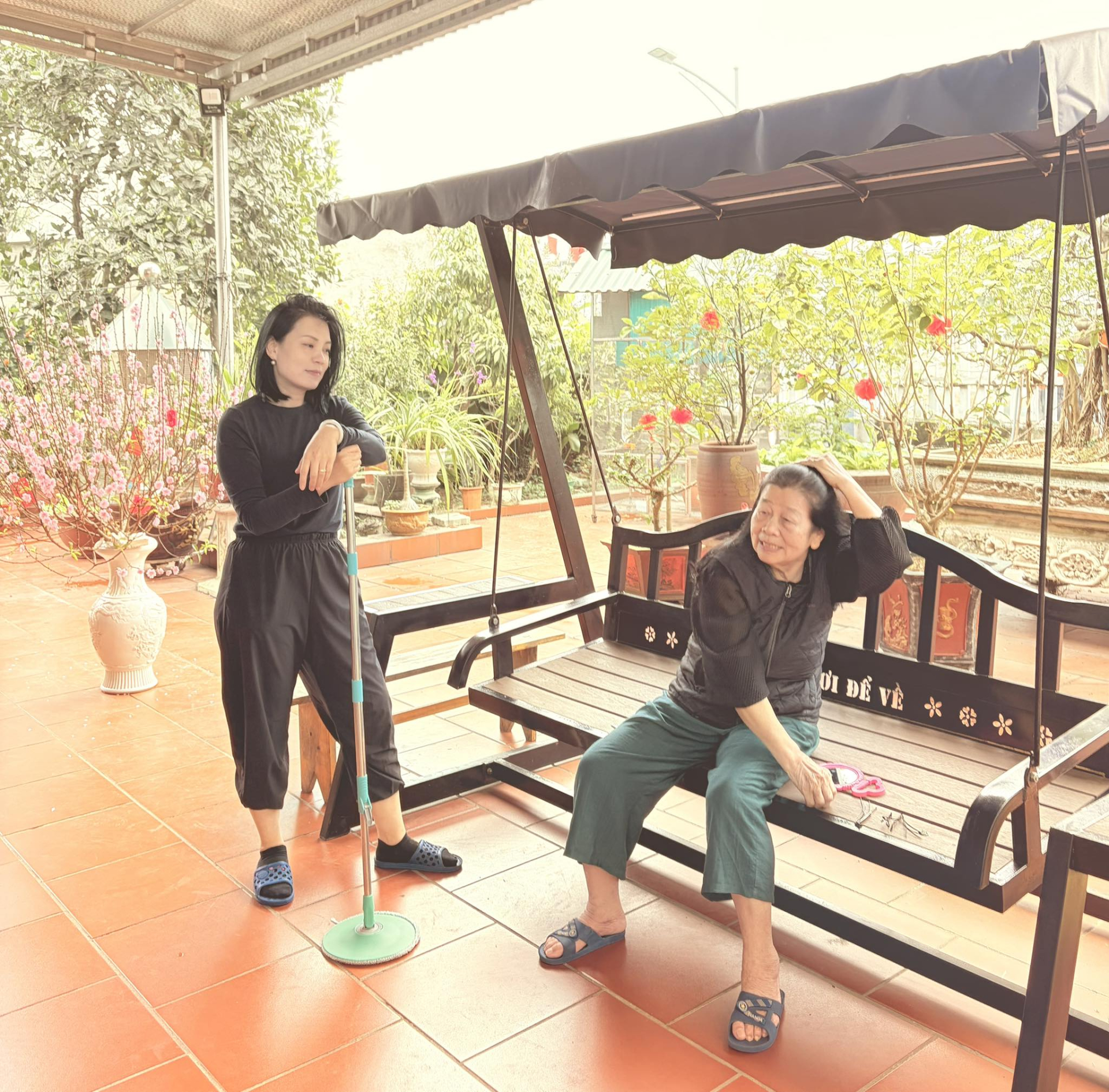 Vợ một Cục trưởng l&agrave; NSND đăng status 26 chữ về mẹ chồng g&acirc;y ch&uacute; &yacute;- Ảnh 2.