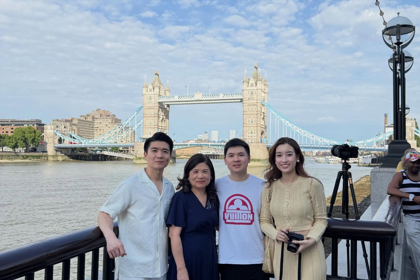 Chủ tịch Hà Nội FC tung ảnh đón năm mới, Đỗ Mỹ Linh mặt mộc cực xinh nhưng phàn nàn một "tật xấu" của chồng- Ảnh 4. Chủ tịch Hà Nội FC tung ảnh đón năm mới, Đỗ Mỹ Linh mặt mộc cực xinh nhưng phàn nàn một "tật xấu" của chồng- Ảnh 4.