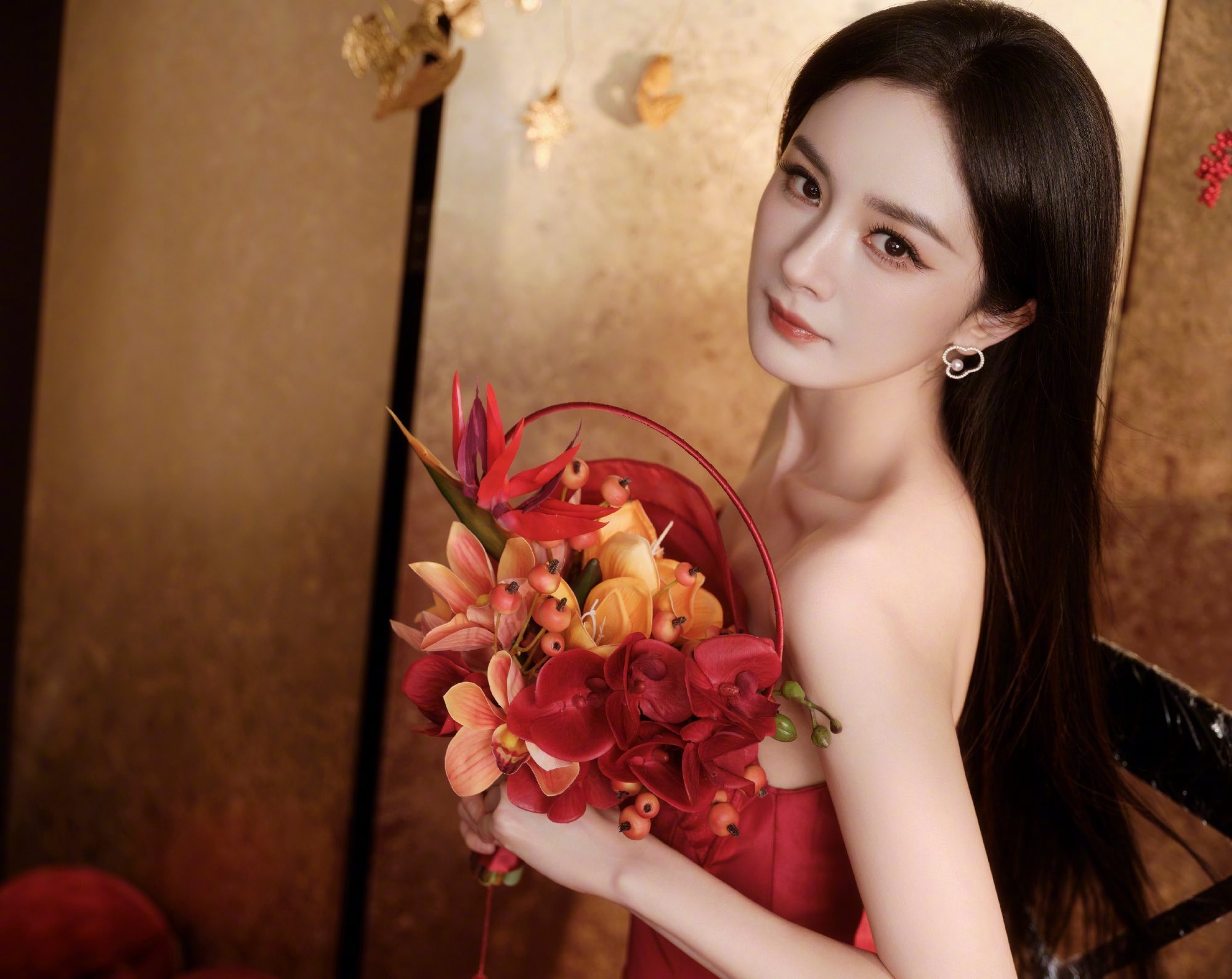 Đào mai nở rộ cũng thua mỹ nhân đẹp nhất 29 Tết: Visual nữ thần mùa xuân, càng ngắm càng vui phơi phới- Ảnh 19. Đào mai nở rộ cũng thua mỹ nhân đẹp nhất 29 Tết: Visual nữ thần mùa xuân, càng ngắm càng vui phơi phới- Ảnh 19.