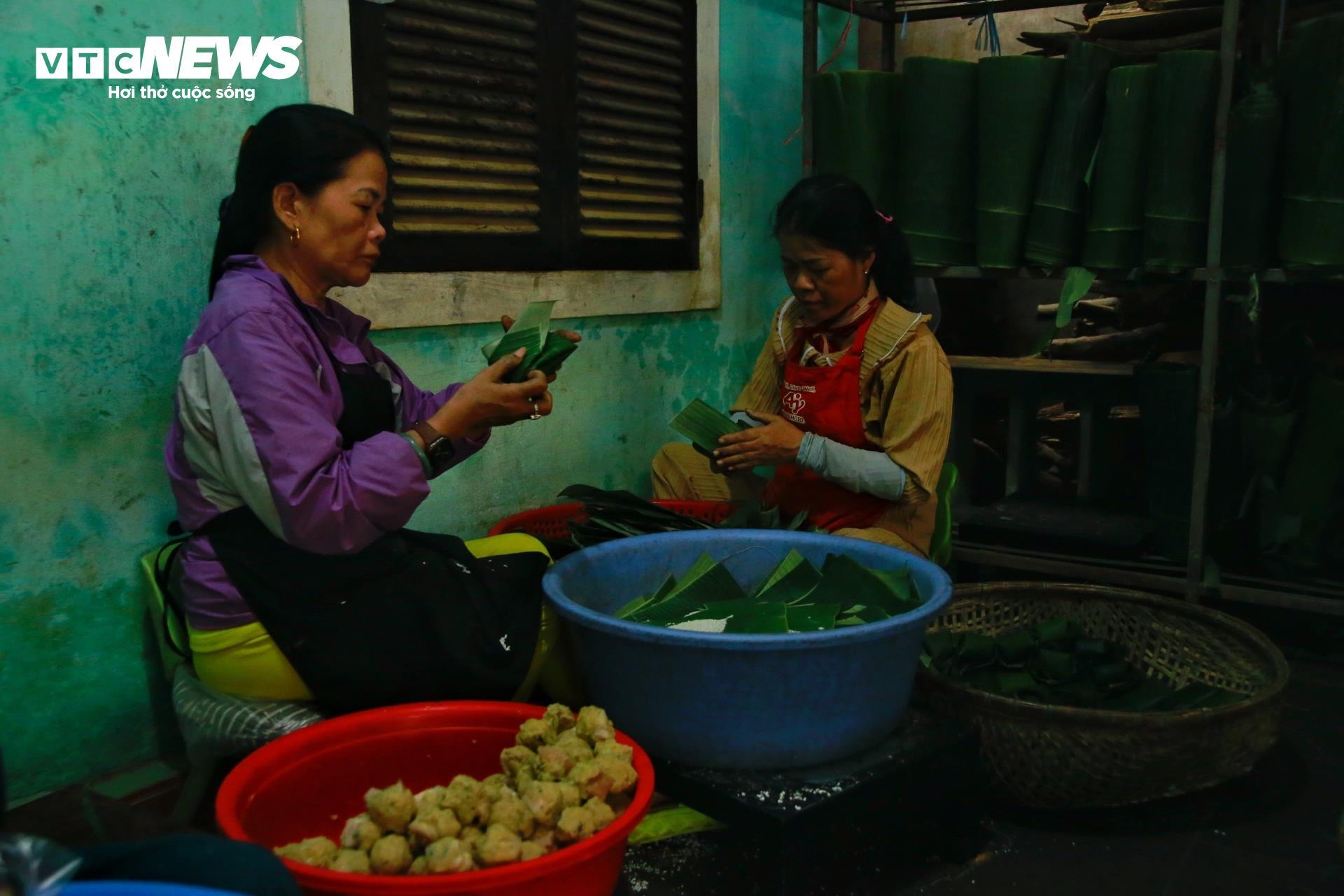 Thủ phủ nghề l&agrave;m b&aacute;nh chưng ngon nức tiếng xứ Huế tất bật ng&agrave;y cận Tết- Ảnh 9.