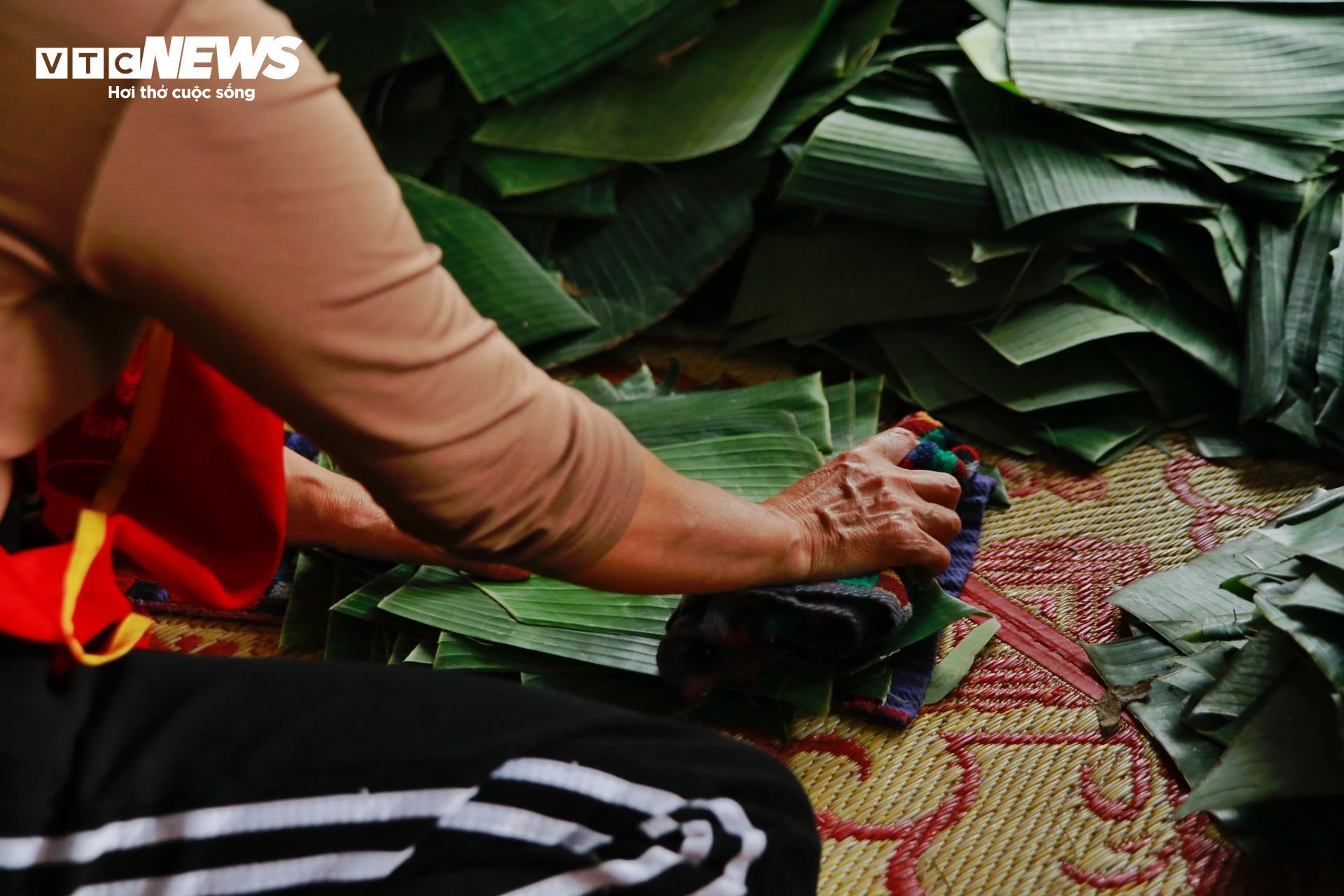 Thủ phủ nghề l&agrave;m b&aacute;nh chưng ngon nức tiếng xứ Huế tất bật ng&agrave;y cận Tết- Ảnh 7.