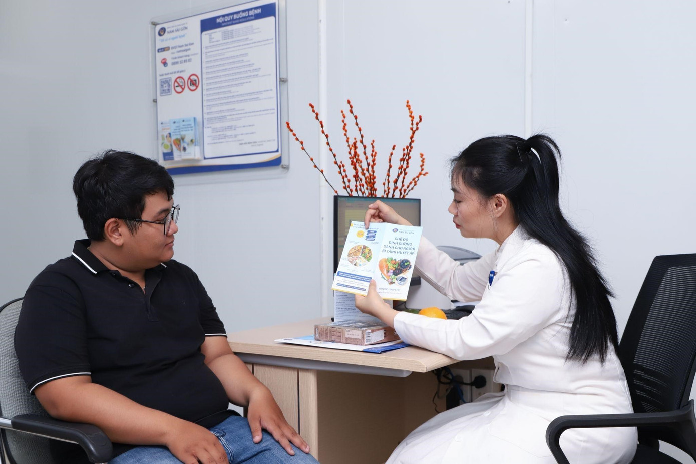 Sai lầm thường gặp khi ăn Tết khiến người bệnh đ&aacute;i th&aacute;o đường nhập viện- Ảnh 1.