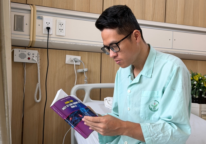 Tết hồi sinh của b&aacute;c sĩ trẻ từng kiệt sức b&ecirc;n m&aacute;y lọc m&aacute;u- Ảnh 1.