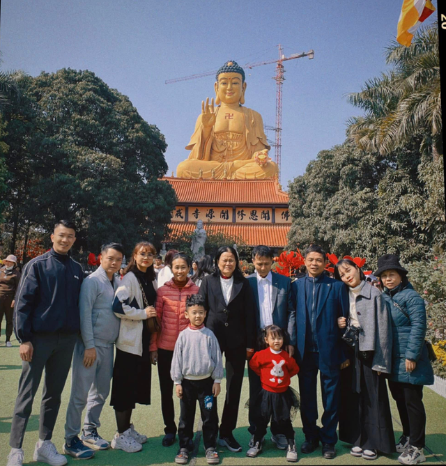 Xin bố vợ cho vợ ăn Tết nh&agrave; ngoại: Clip hot MXH, c&acirc;u chuyện đằng sau mới cho&aacute;ng v&aacute;ng, nh&agrave; chồng n&agrave;y "x&eacute; truyện" bước ra sao?- Ảnh 2.