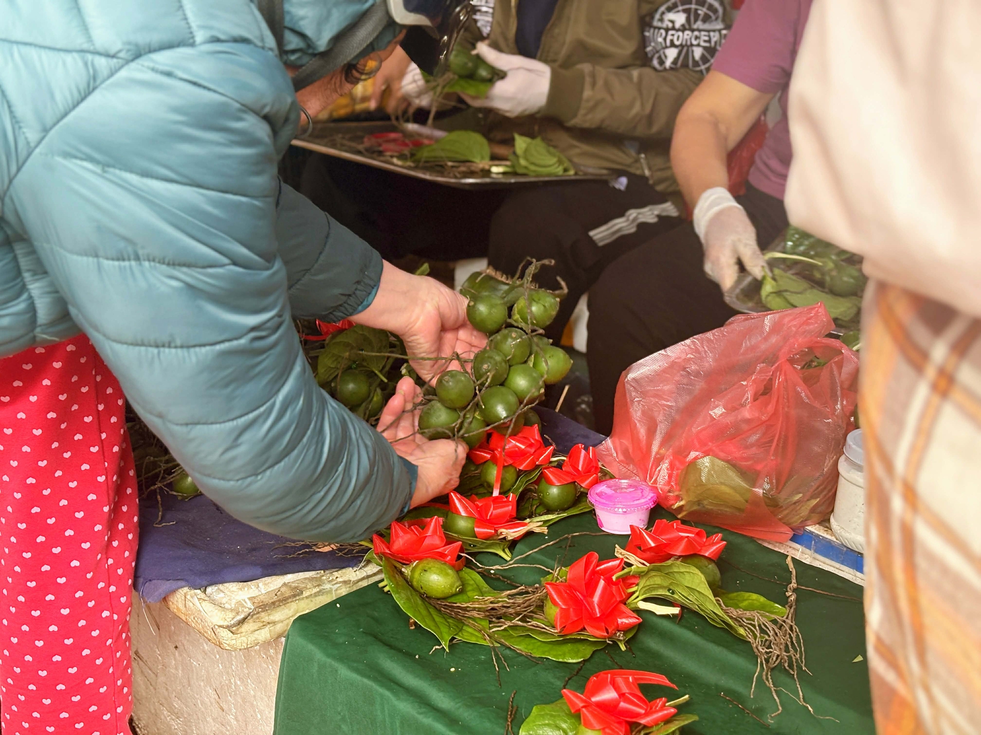 29 Tết: Không phải Hàng Bè, đây mới là nên cần đến nếu muốn tìm kiếm những nét truyền thống của Tết xưa- Ảnh 13. 29 Tết: Không phải Hàng Bè, đây mới là nên cần đến nếu muốn tìm kiếm những nét truyền thống của Tết xưa- Ảnh 13.