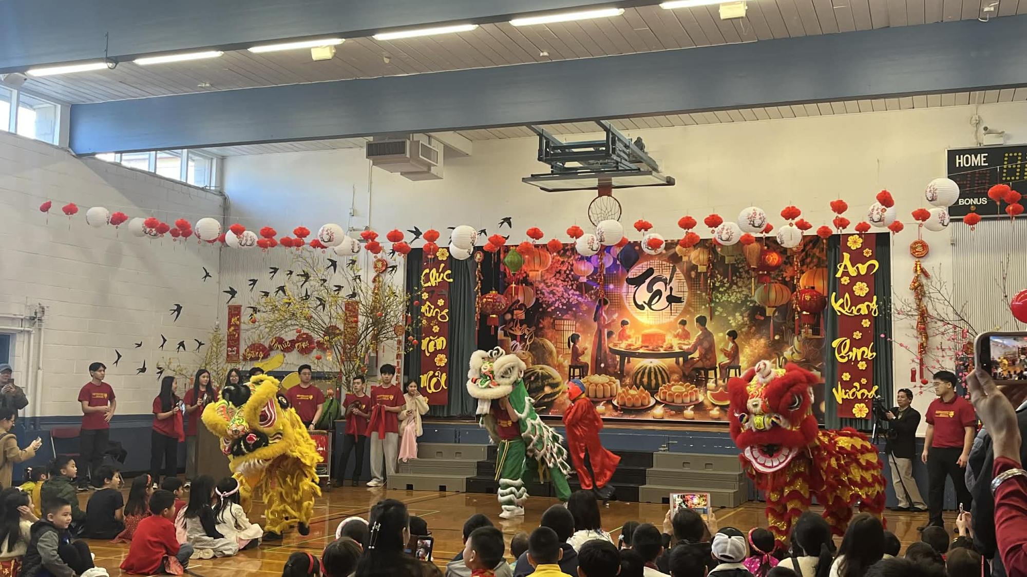 Người Việt ở nước ngo&agrave;i đ&oacute;n Tết gần, lo liệu d&agrave;i hơi- Ảnh 5.