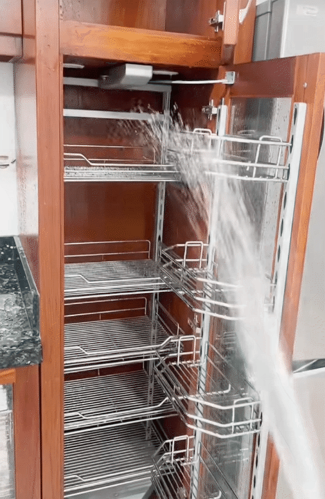 5 năm l&agrave;m d&acirc;u, năm n&agrave;o cũng &ldquo;rửa nh&agrave;&rdquo; đ&oacute;n Tết: Xịt nước khắp nh&agrave; từ tủ lạnh đến s&agrave;n nh&agrave;... d&acirc;n t&igrave;nh vừa lo vừa nể- Ảnh 7.