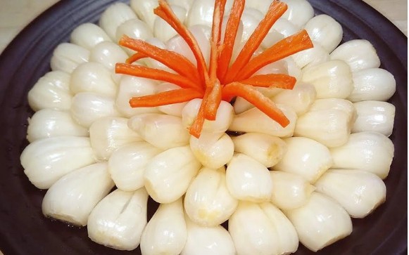 Tết vẫn vui, m&acirc;m cỗ vẫn đủ vị: V&igrave; sao dưa h&agrave;nh - m&oacute;n bị đồn &ldquo;dễ g&acirc;y ung thư&rdquo; - thực ra kh&ocirc;ng đ&aacute;ng sợ như nhiều người nghĩ?- Ảnh 4.