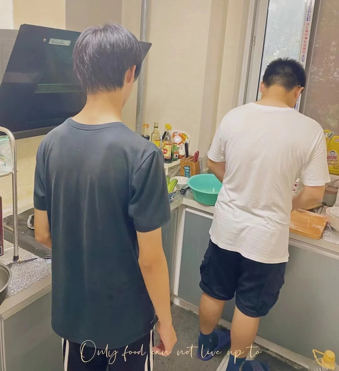 Cảnh tượng trong một căn nh&agrave; khiến netizen phải thốt l&ecirc;n: May mắn cỡ n&agrave;o mới c&oacute; người mẹ như thế n&agrave;y!- Ảnh 5.