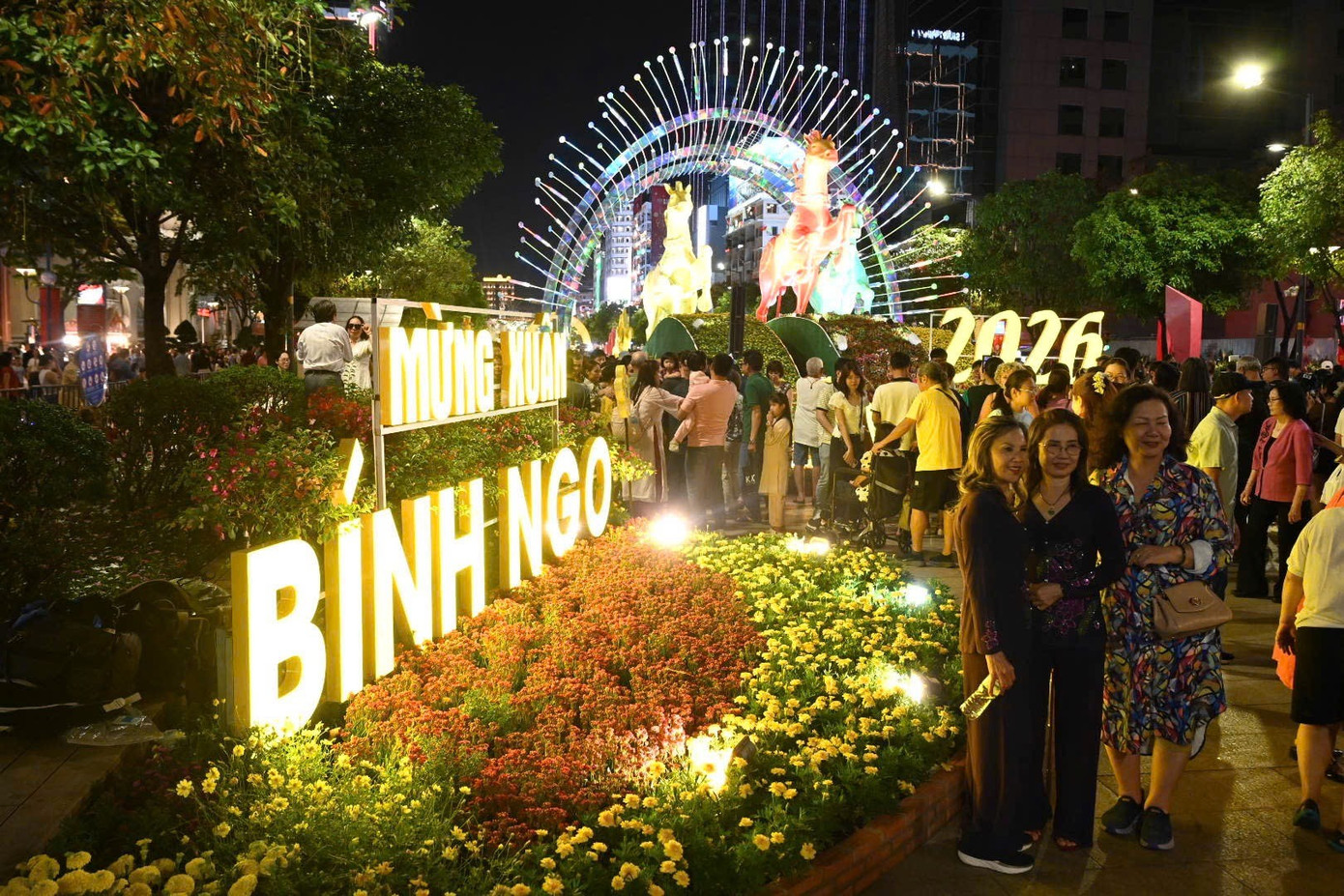 Đường hoa lớn nhất TPHCM ch&iacute;nh thức ch&agrave;o Tết- Ảnh 1.