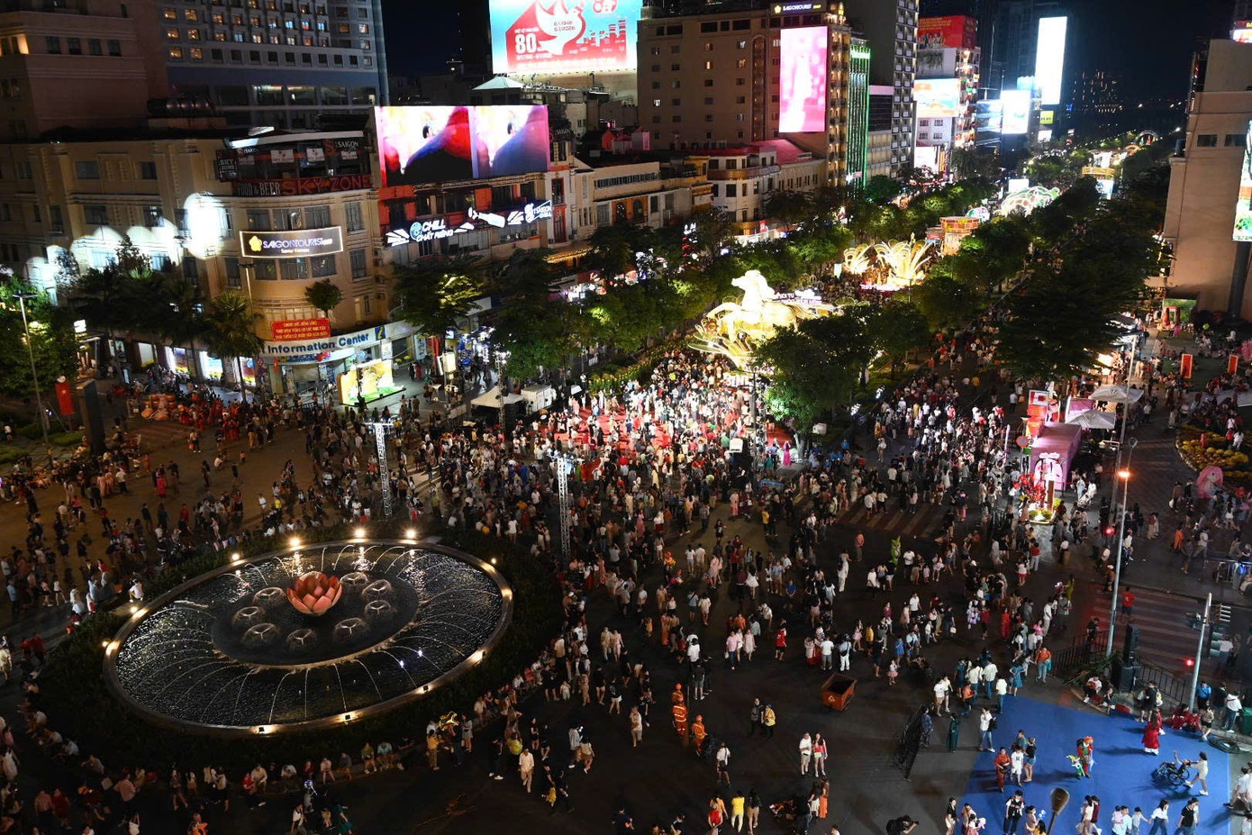 Đường hoa lớn nhất TPHCM ch&iacute;nh thức ch&agrave;o Tết- Ảnh 8.