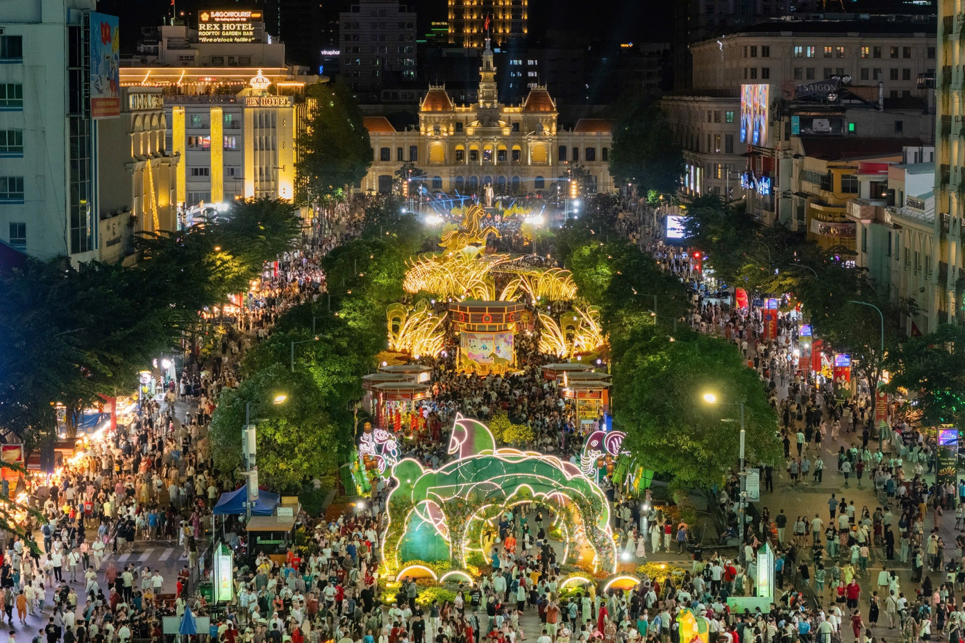 Đường hoa lớn nhất TPHCM ch&iacute;nh thức ch&agrave;o Tết- Ảnh 4.