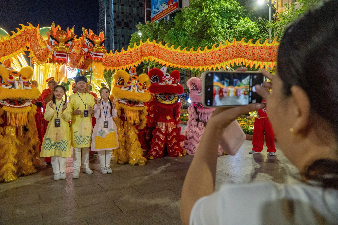 Đường hoa lớn nhất TPHCM ch&iacute;nh thức ch&agrave;o Tết- Ảnh 13.