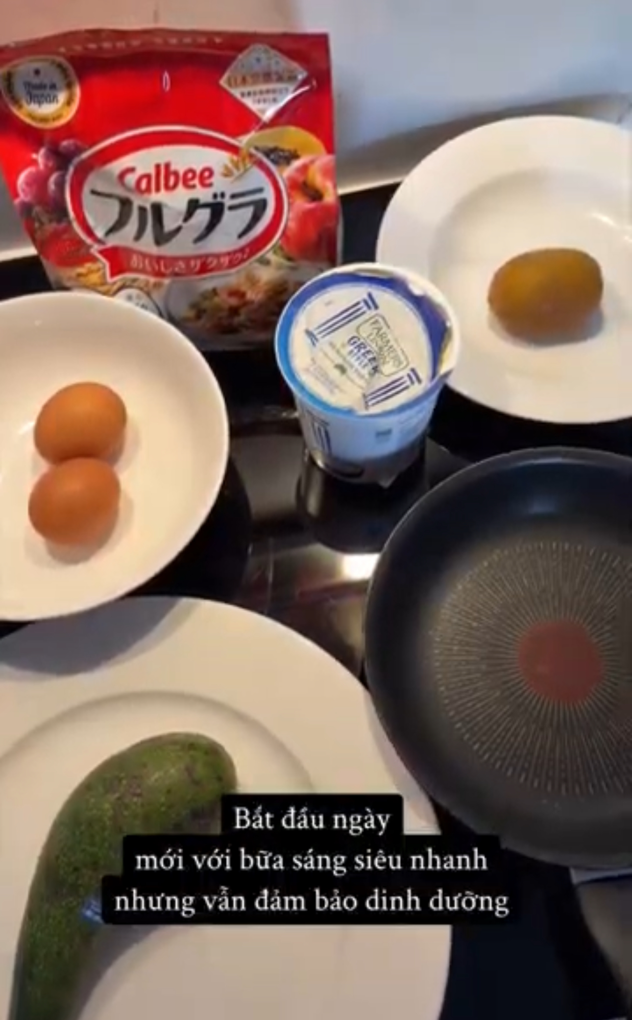 Một ng&agrave;y của Yến Xu&acirc;n g&oacute;i gọn trong 1 ph&uacute;t 54 gi&acirc;y: Giữ d&aacute;ng ng&agrave;y Tết c&ugrave;ng n&agrave;ng WAG n&oacute;ng b&oacute;ng nhất l&agrave;ng b&oacute;ng Việt- Ảnh 2.