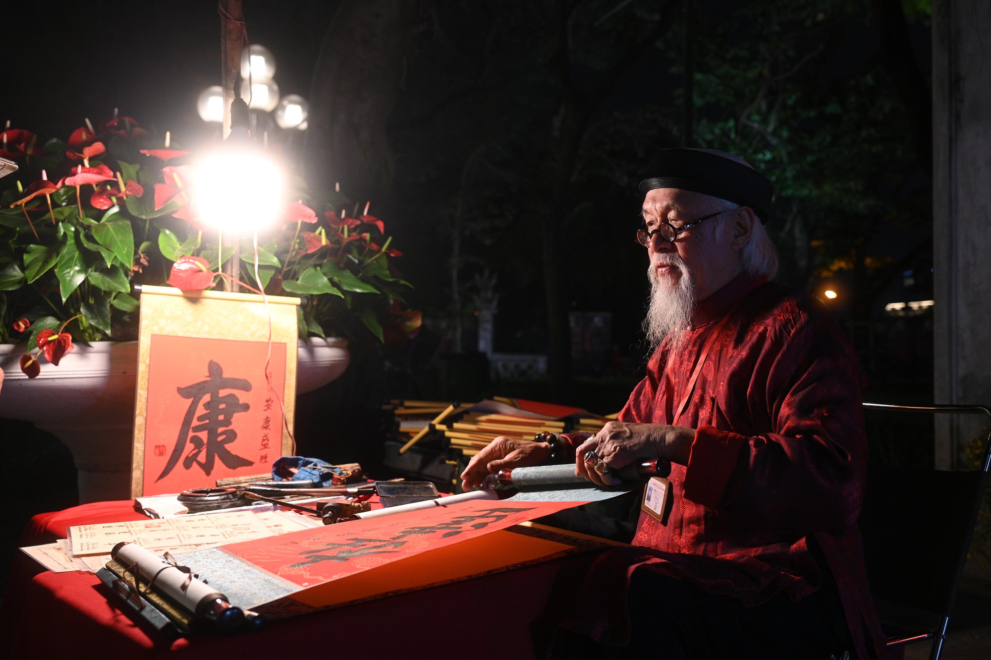 Ph&aacute;o hoa rực rỡ tr&ecirc;n bầu trời, ch&agrave;o đ&oacute;n năm mới 2026- Ảnh 4.