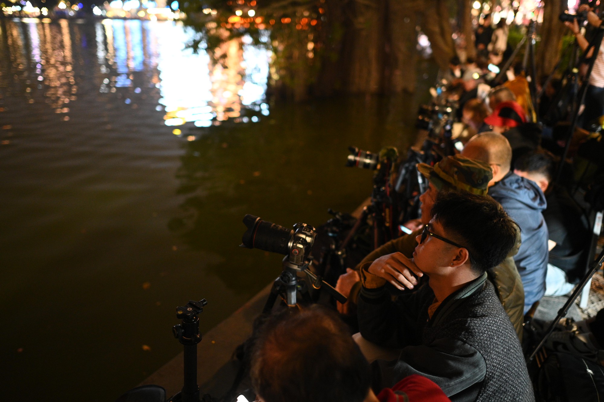 Ph&aacute;o hoa rực rỡ tr&ecirc;n bầu trời, ch&agrave;o đ&oacute;n năm mới 2026- Ảnh 3.